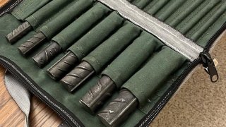 При обыске в квартирах руководителей и участников преступной группы было обнаружено большое количество предметов и вещей, предназначенных для совершения преступления